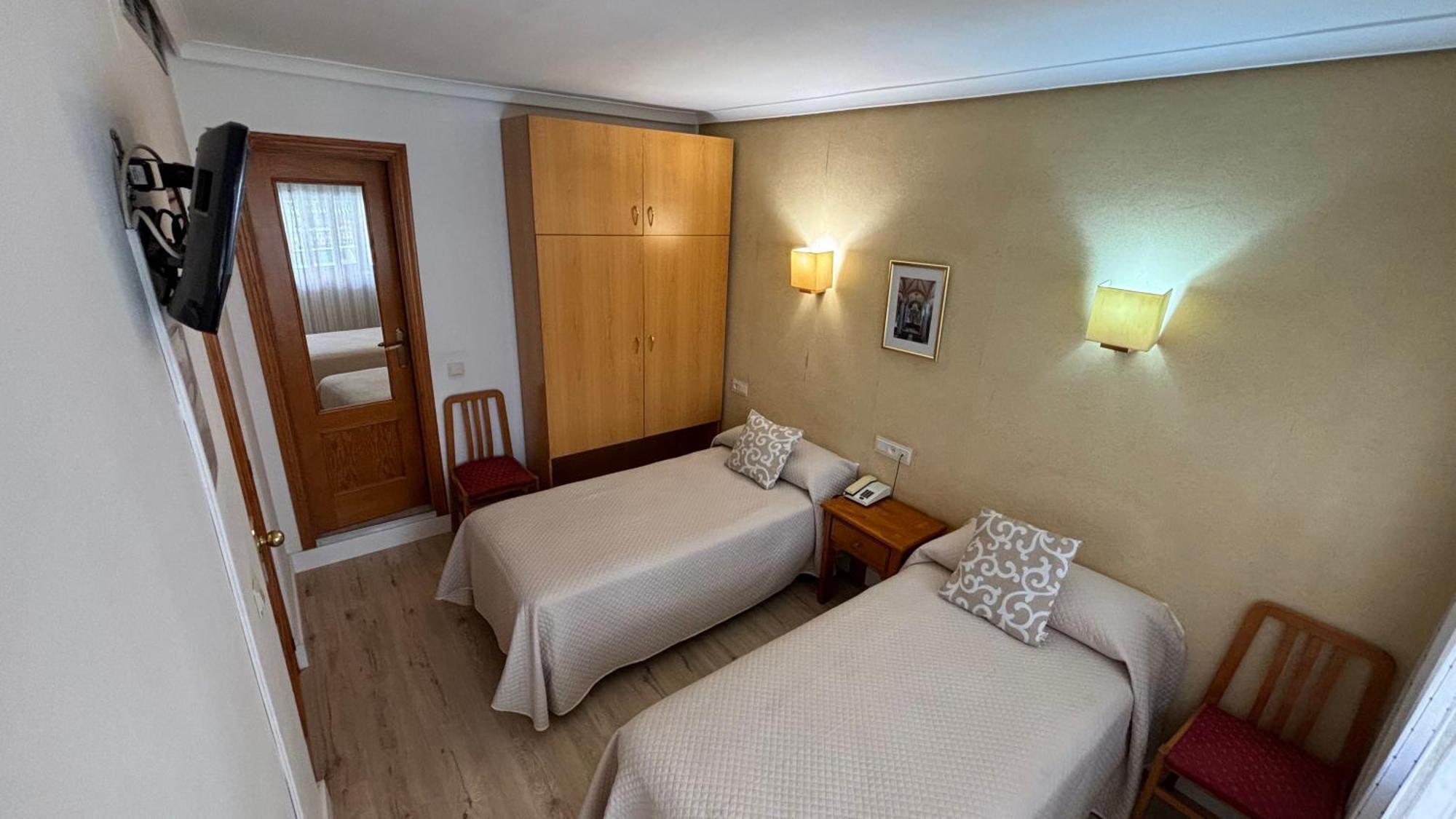 Hostal Atienzar Albacete Exterior photo